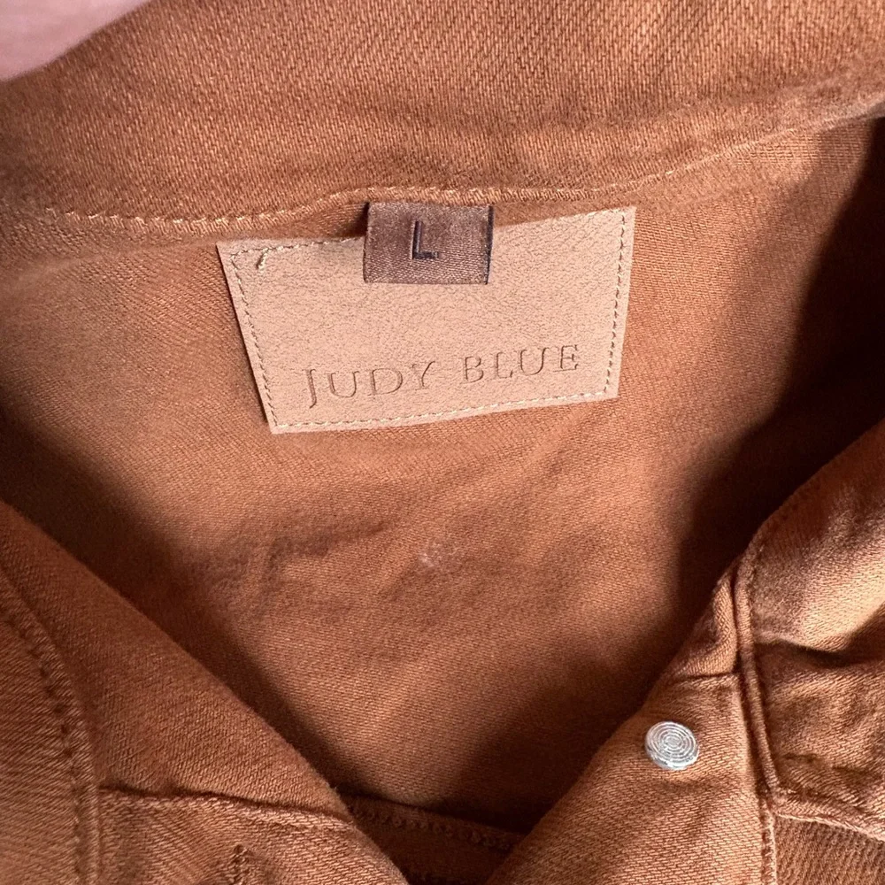 JUDY BLUE CAMEL GARMENT DYED GRINDING CROPPED DENIM JACKET LARGE - Picture 10 of 16